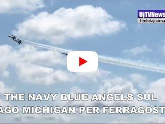 The Navy blue Angels sul lago Michigan per Ferragosto
