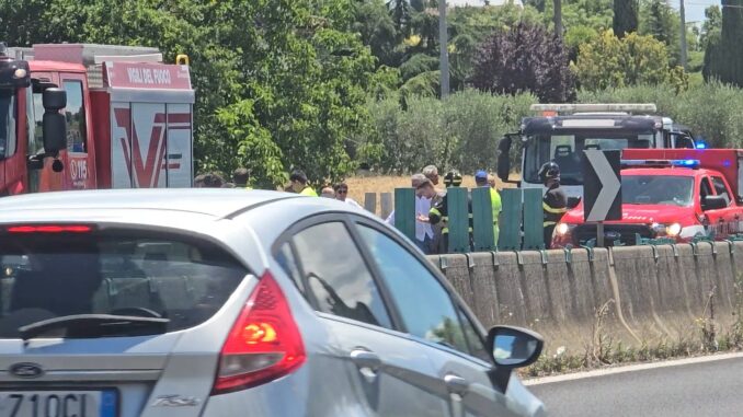 Incidente mortale sulla E45, muore il carrozziere Ennio Verducci, investito mentre prestava soccorso